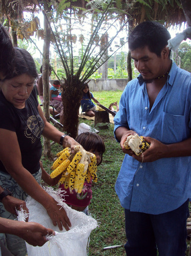 Karaí Adolfo mostra receitas guarani à base de milho