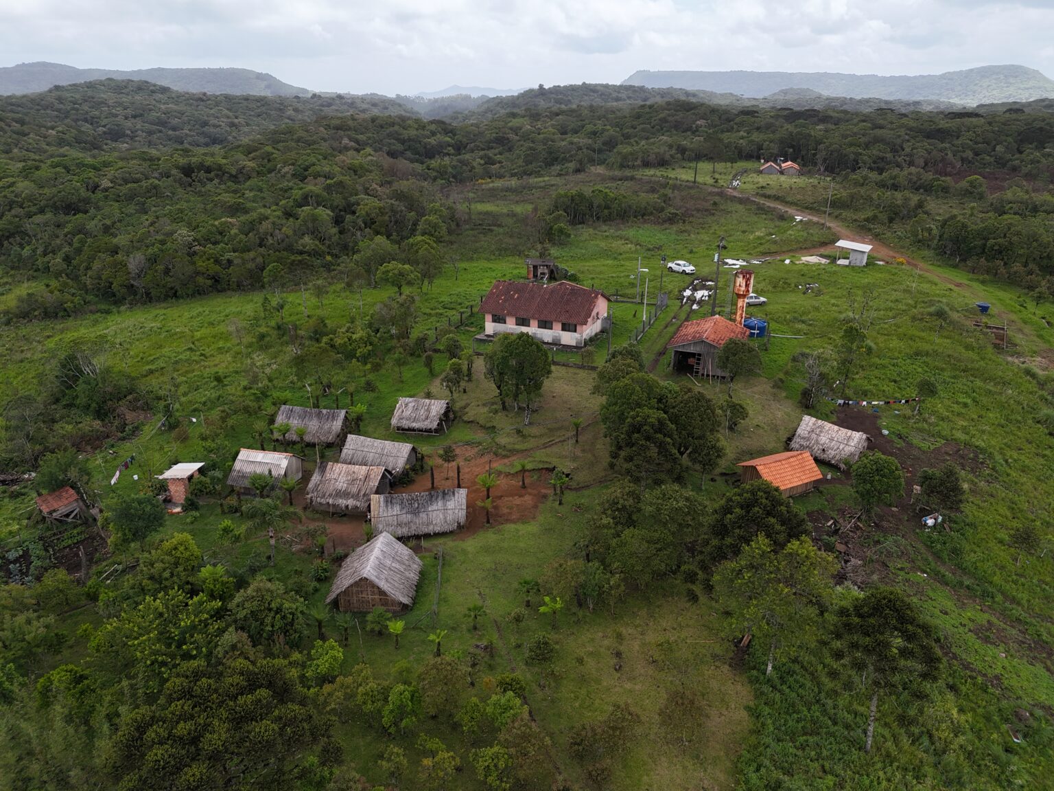 Equipes trabalham no etnomapa da Teko’a Yvyty Porã (Aldeia Serra Bonita)